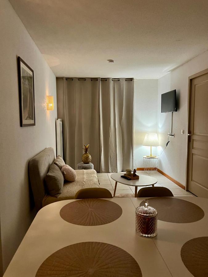 Chez Suzette-Residence-Piscine-Sauna เลอแวร์นัวส์ ภายนอก รูปภาพ