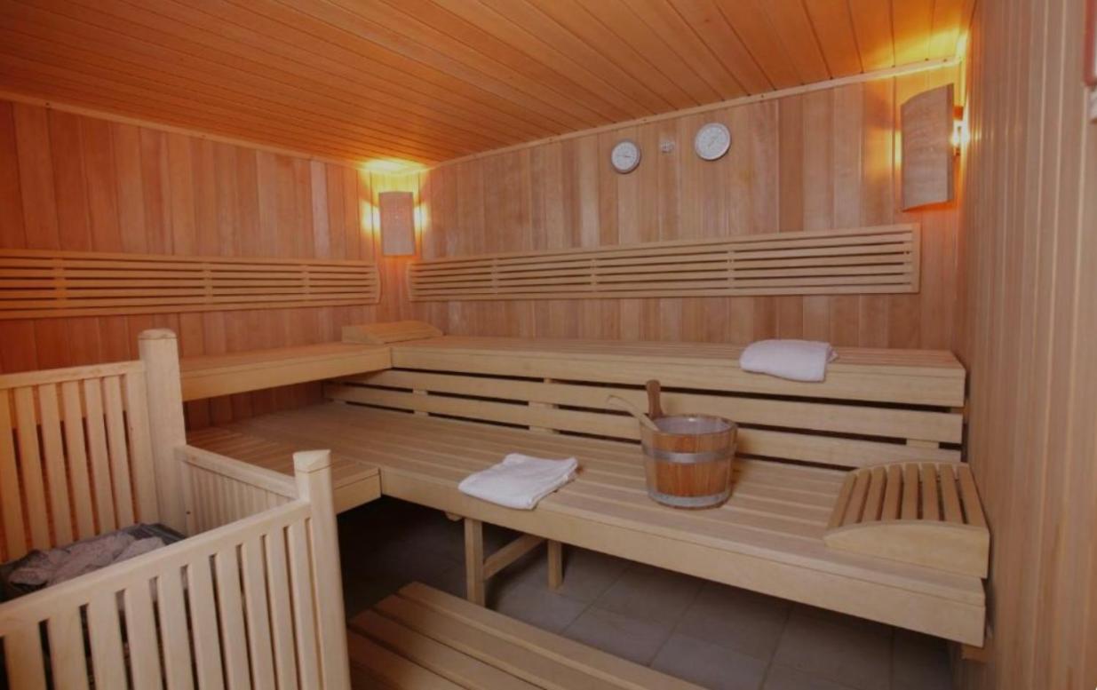 Chez Suzette-Residence-Piscine-Sauna เลอแวร์นัวส์ ภายนอก รูปภาพ